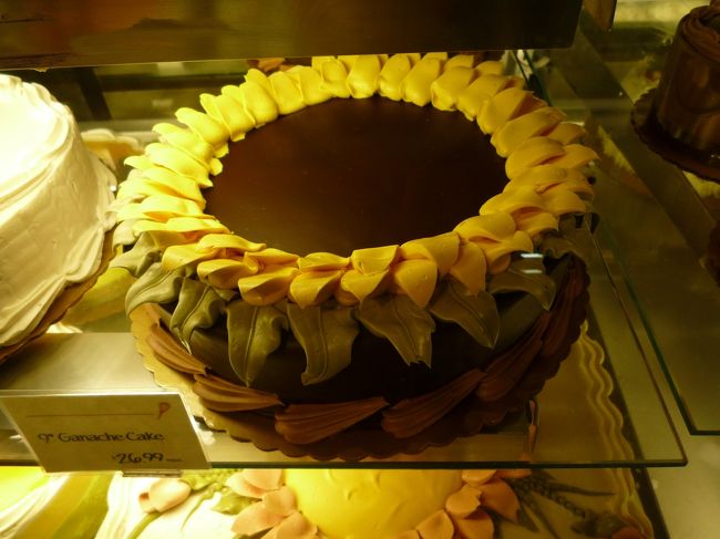 ひまわりのケーキ！<br />夏らしい！ケド、甘そうだよね（笑）