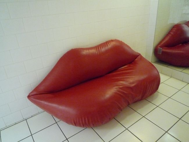 レストルーム内にあったソファ。<br />かわいぃ！