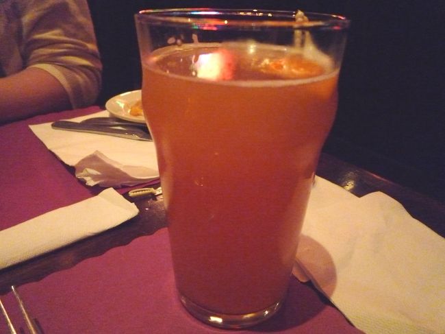 “Ｂｌｕｅ Ｍｏｏｎ”だったっけな？<br />ヒューガルデン好きな私にとっては、超ヒット！<br />しかも、オレンジスライスが添えてあって、更にフルーティー！