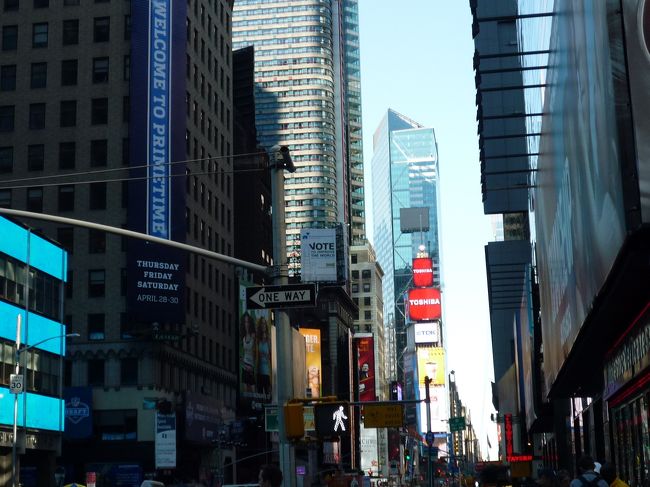 ☆２ｎｄ Ｄａｙ☆<br /><br />お天気でさわやかな朝のはずが、、ここ最近遭遇してなかった程の二日酔いが襲う・・・<br />今日もたくさん観て回るのに早く復活しなきゃーー<br /><br />私の復活方①オレンジジュースがぶ飲み。<br />ホントは、某みかんジュースがｂｅｓｔだけど、ここはＮＹ、あるはずもなく。。<br /><br />一先ず、ヘロヘロになりながら朝食へと向かう・・