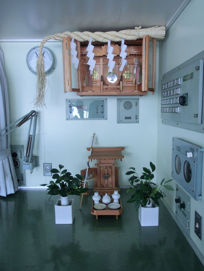 ブリッジには神棚も