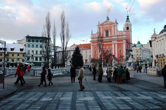 三本橋周辺は人だけを見ると昨日の屋台が並んでいた時と同じくらいの人手です。