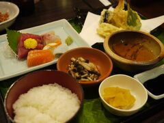 湯の華アイランド/湯の華亭

食事もお風呂で済ませました。

お刺身と天ぷら御膳　1680円