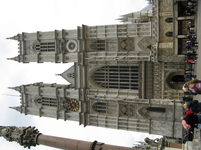 ウェストミンスター寺院は並んだものの時間切れで中に入れず。