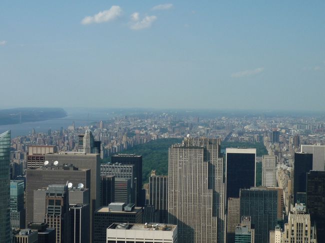 北側にはセントラルパーク。<br /><br />ぐるっとＮＹの街並みを一周して、大満足！<br />ビルの多さが際立つし、遠くまで見渡せて、日中もおススメ☆