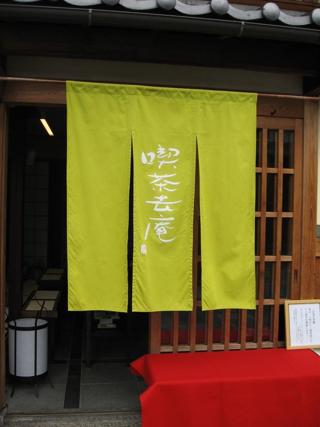 奈良町で軽くお昼を取ってもう一人の友達と会うべく近鉄奈良駅に向かいました。<br /><br />友達と合流して平城宮跡に行きました。<br />その顛末は<br />http://4travel.jp/traveler/coquelicot/album/10514100/<br /><br />に続きます。