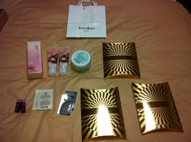 ここからは、お買物紹介！<br /><br />いつも、買うものばかりですけど…<br />デンデン虫シリーズのマスクはしっとりします。<br /><br />バスソルト(丸いの）を買う際に、匂いの違いでめっちゃ悩み、<br />結局ジャスミンにしました。凄くいい匂いです。<br />使用後は、オイルが入っているのもあり、すべすべ・もっちもちです。