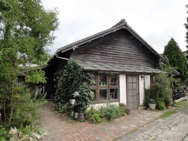 雑貨屋さんHANAわくすい。<br />自由が丘や六本木ヒルズにあるような、レトロな雑貨ショップです。<br /><br />さてここを最後にジャンボタクシーに乗り込み長崎空港へ行きます。<br />15:30出発　車に乗ったとたんに、大粒の雨が降り出しました。そのうち土砂降りで雷も。暑かったので積乱雲が発生したようです。はらはらしながら、16:30長崎空港着。東京へ向け離陸しました。