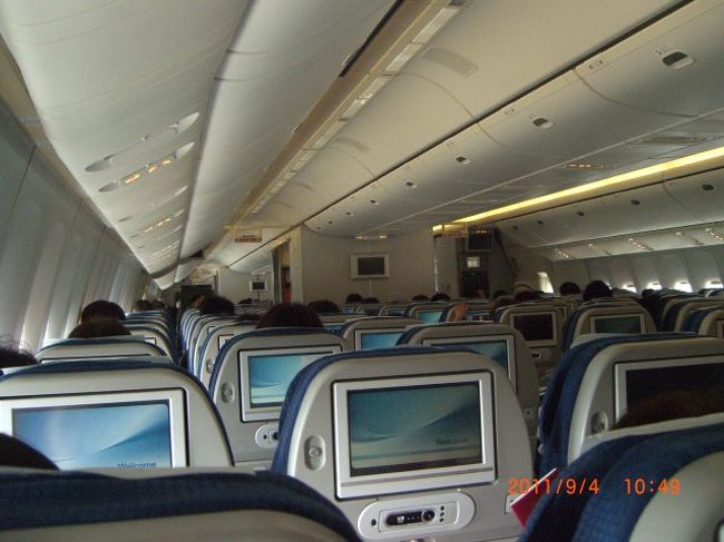 今回は、KOREAN AIR(KE722)　です。<br />いつもながら、韓国行きは満席。<br />まぁ〜女性の多いこと…<br /><br />あっ私もだ！(^_^メ)エヘヘ。<br /><br /><br /><br /><br />