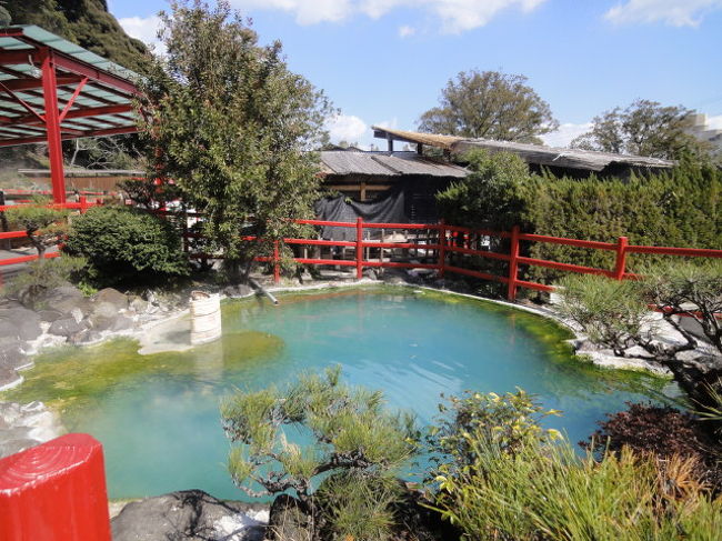 　温泉の出口で美味しそうなみかんを売っていて食べました。美味しかった〜。<br />　さて、マイクロバスに迎えに来てもらって　海地獄で下してもらう。3つぐらいの地獄を見ました。