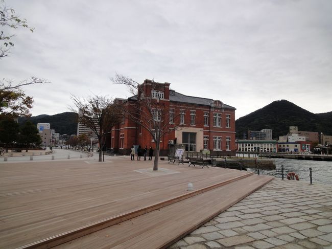 九州に上陸〜！<br />門司レトロタウンって、こういうレンガ造りの建物がいくつか。<br />ぽつん、ぽつん、と離れて立っています。<br />周りも整備されていて整っています。