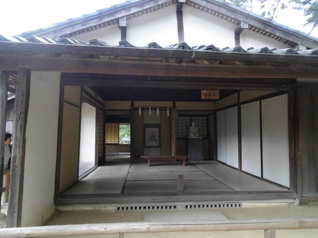 キラキラした目の志の高い若者が集まって議論を戦わせていたのでしょうか？<br /><br />さて、萩を出発。途中で山を越えて南下。<br />国道262号で山を越えます。仁保入口を右折。平野を左折。まっすぐの道が262号です。防府に出てきました。インターから山陽高速へ。弟は中国四国担当の営業本部長をこのときやってたので、全部が守備範囲です。<br />