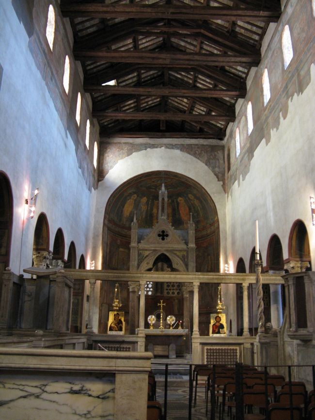 真実の口がある教会の中