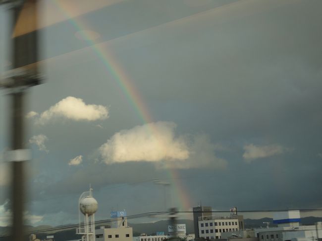 どこまで乗っても均一料金の市電（路面電車）に乗って、がたごとと広島駅へ。<br />駅ビルに入っている広島焼のお店へ。<br />たーっぷりのキャベツに卵に豚肉にうどんも一緒に焼くのが広島焼。厚焼きの広島焼。<br />ボリュームたっぷり。美味しかったです。また食べたい。<br /><br />楽しい3泊4日の旅でした。<br />家族に感謝。