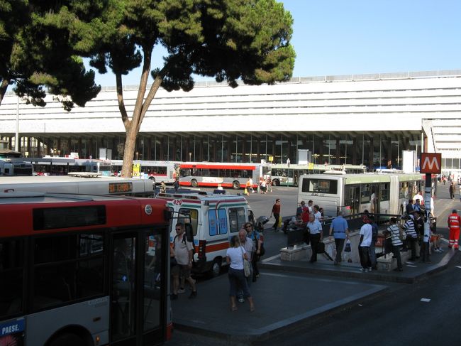 テルミニ駅前バスターミナルに戻って来ました。