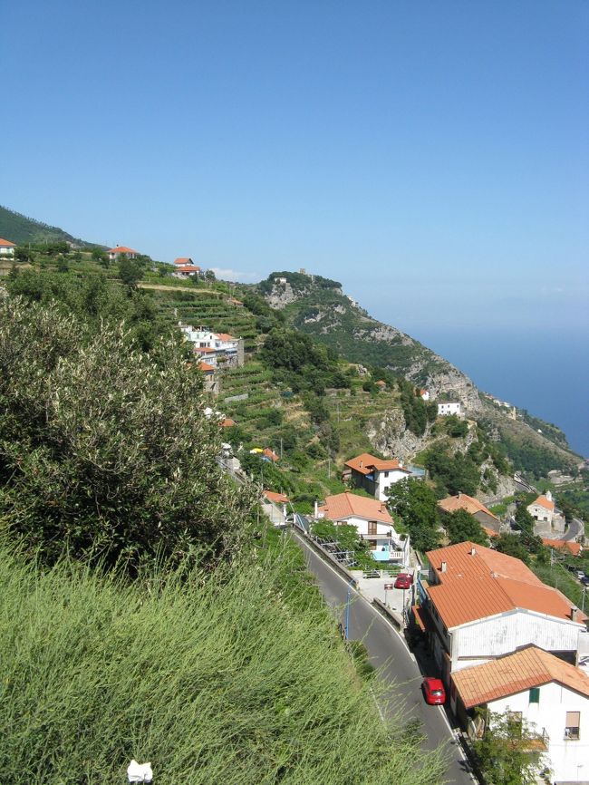 ローマを離れ、一路アウトストラーダを爆走しアマルフィへ向かいます。