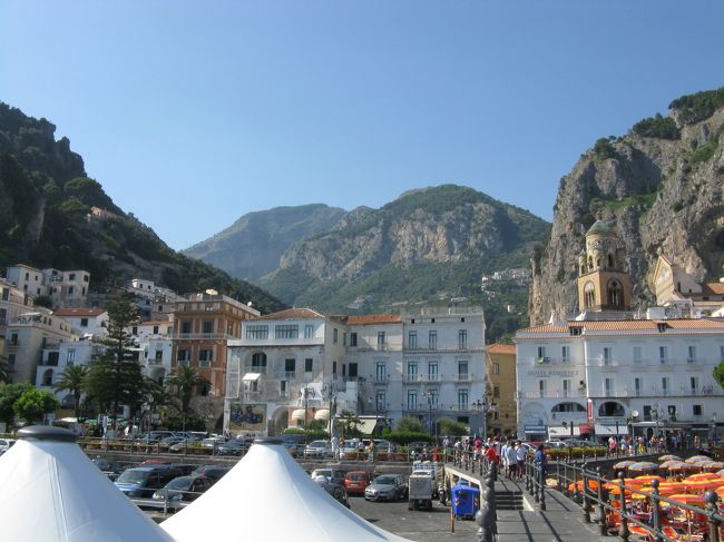 苦労して辿り着いたアマルフィ。この景色を見たときは感動で泣いていました。