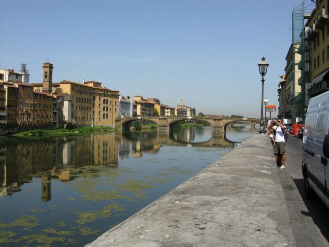 しかしアルノ川はなぜ少し濁っているのでしょう。