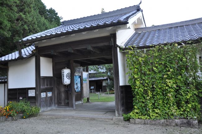 家老屋敷の門。