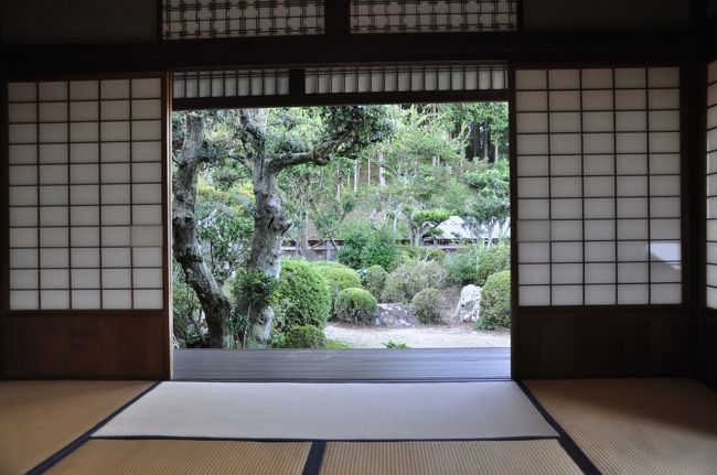 屋敷の中から見える風景。