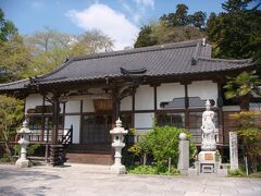 あくる日は、仙石線で松島に向かいます。
遊覧船の時間までお寺巡りをします。

天麟院は五郎八姫の菩提寺です。
