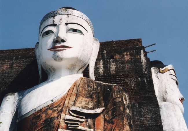 チャイプーン・パゴダの座仏。