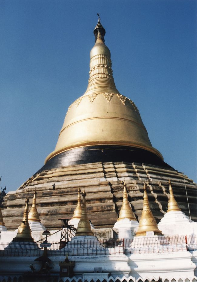 シュエモードパゴダの仏塔。高さが１１４ｍあり、シュエダゴンパゴダより高いそうです。