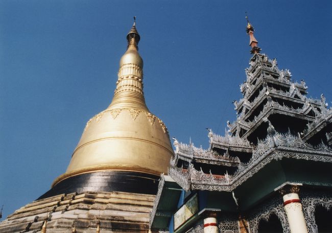 シュエモードパゴダの仏塔。