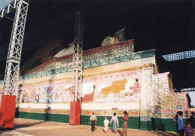 寝釈迦仏の背面。