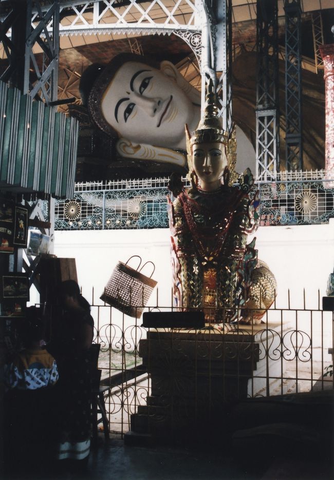 パゴーを後にしてヤンゴンに戻ります。