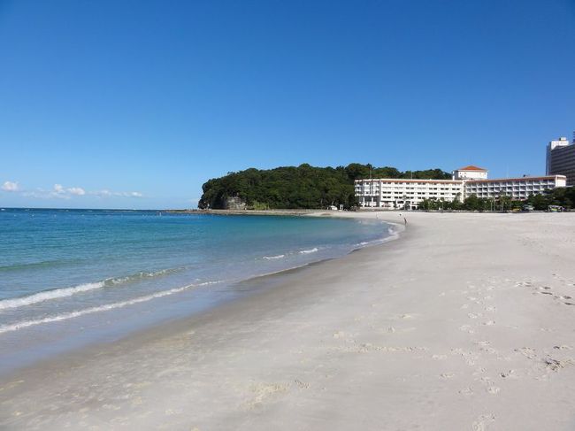 和歌山に来たなら南紀白浜に行かないとね。<br /><br />白浜と呼んでいるビーチは白良浜というらしいです。