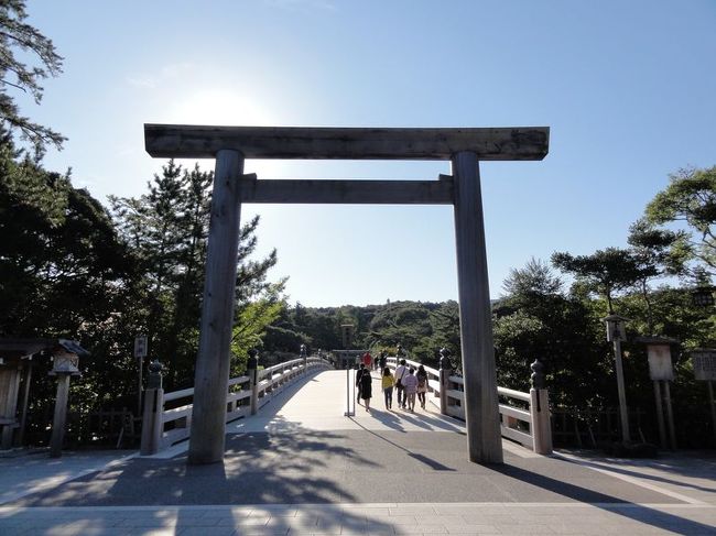 続いて、内宮です。ここは外宮からクルマで10〜15分程度離れていますので、クルマで移動です。