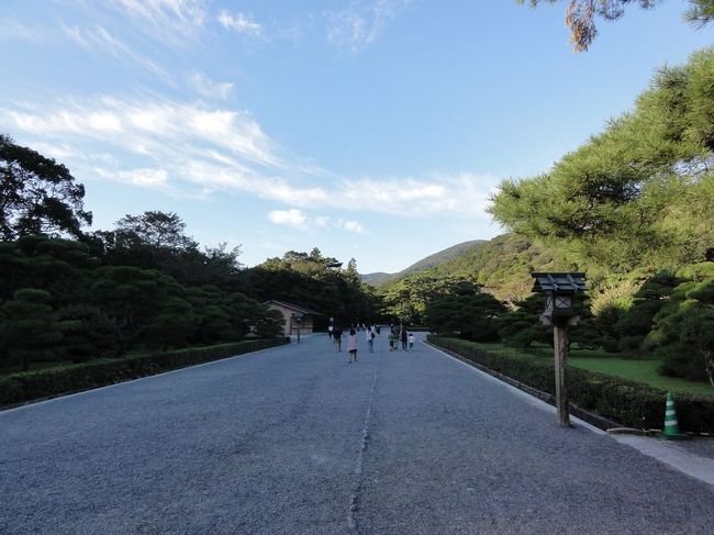外宮に比べ規模が大きい感じがします。なんにも知らない観光客は内宮だけを参拝して伊勢神宮に行ってきたということになるようです。