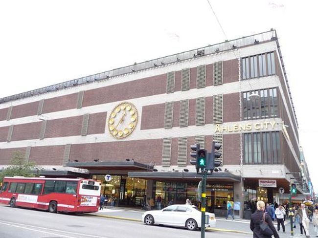 Ahlens City.　デパート。