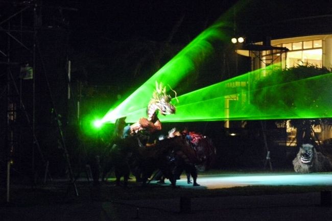 レーザービームの向こうには獅子