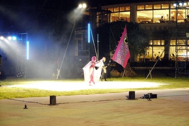 続いて綺麗なお姉さんの登場です