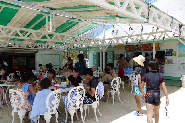 残波ビーチの軽食店