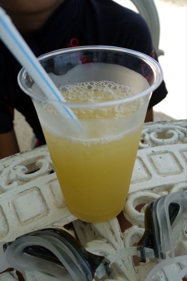 次男はパイナップルジュース ￥２００−