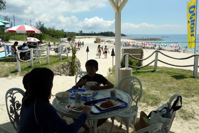 海からの風に吹かれながら頂きます