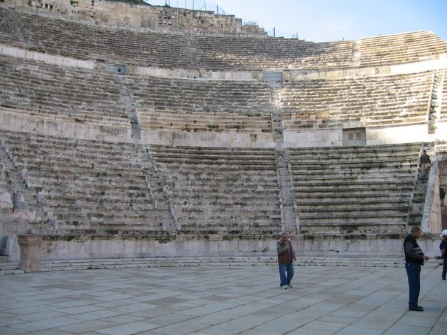 ローマ劇場です<br /><br />紀元２世紀に建造されています