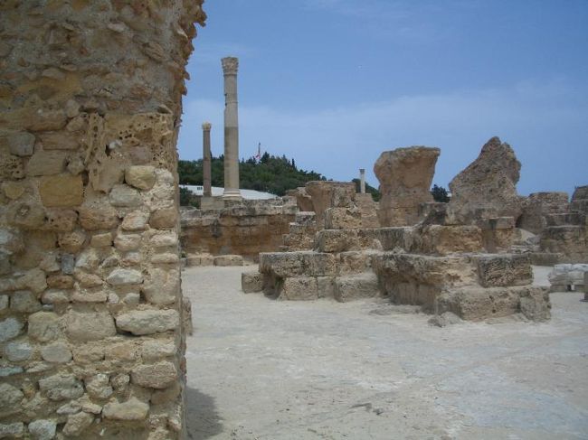 「カルタゴ遺跡はクソだ！」と旅友達が行ってたので、<br />逆に期待してました（笑）<br />大体期待しないと予想以上に良い。鉄則です。<br />アントニヌスの共同浴場です。