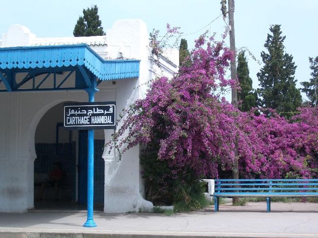 カルタゴ・ハンニバル駅<br />駅名で勝利です