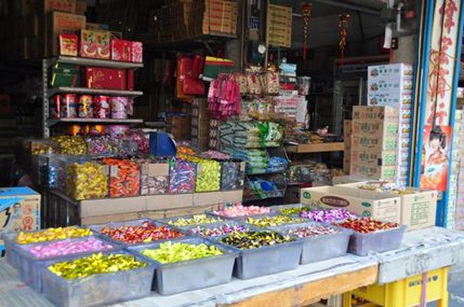 青空市場のある通りに入りました。