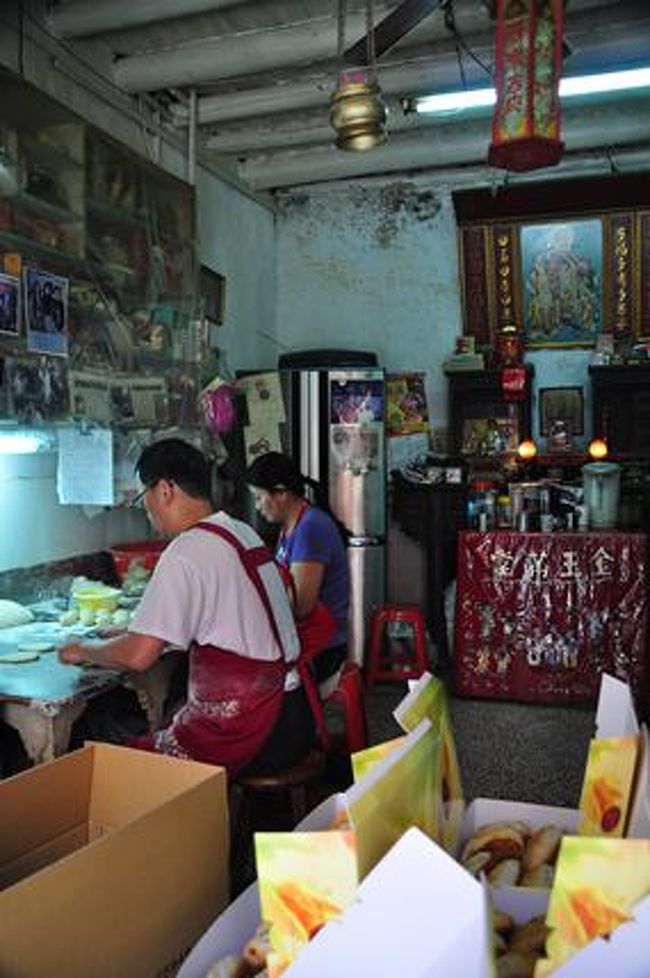 大好きな焼餅を買いました。甘いのとしょっぱいのがありますが、甘いのを買いました。15台湾ドル。