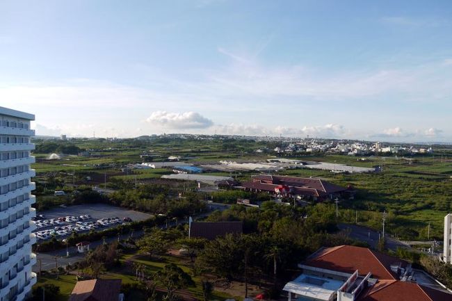 今回の旅行はずっと天気に恵まれています　<br /><br />朝のバルコニーからの眺め①