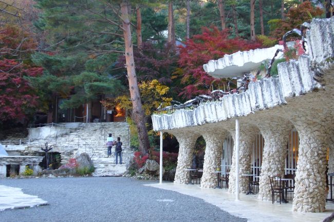 ちょっとガウディのギュエル公園風です。