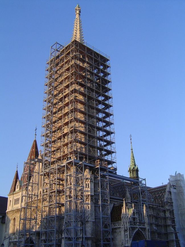 残念ながら、当時はマーチャーシュ教会は外観工事中