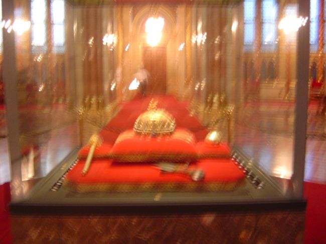 ハンガリーの王冠<br />ミュージカル"エリザベート"の歌詞にも出てくる王冠です