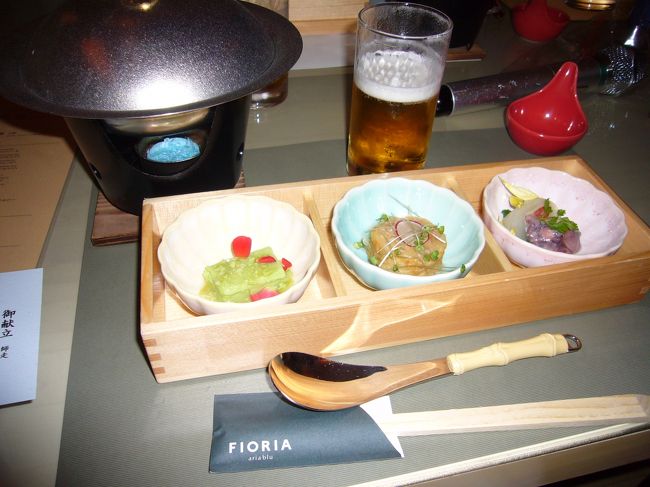 六本木FIORIAにて。<br />6人で忘年会の女子会です。<br /><br />美味しいお料理。