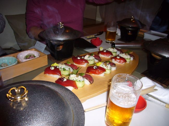 お料理を食べて、カラオケをして。<br />\7,000.-<br /><br />ここのお店はいろんなお部屋がありその後も何度か利用。<br />足湯があるお部屋や、面白い音がでる部屋。すっきりとしたインテリアの広い部屋。<br />コスチュームが置いてある部屋（ここだけ行ったことありません）。<br />